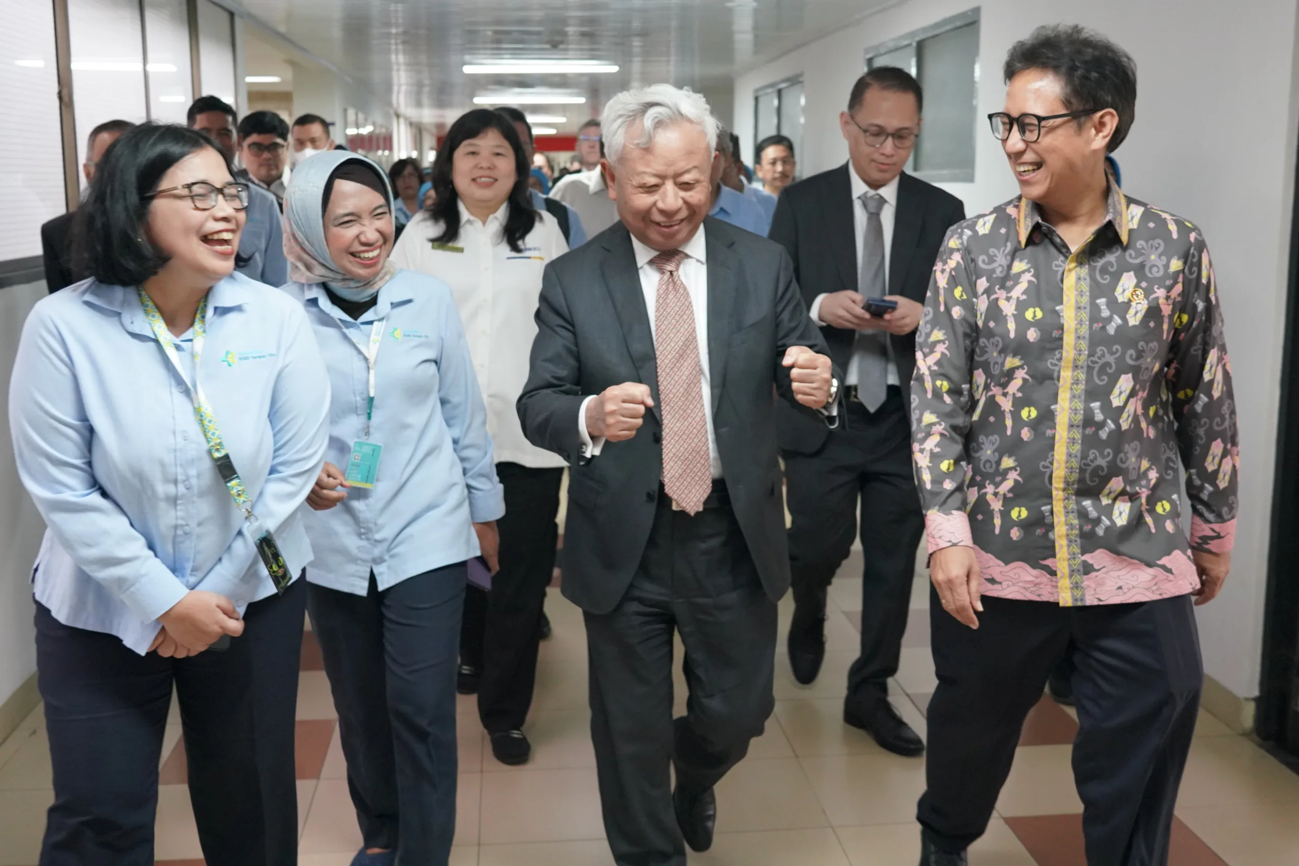 Kunjungan Menteri Kesehatan dan Presiden AIIB ke RSAB Harapan Kita