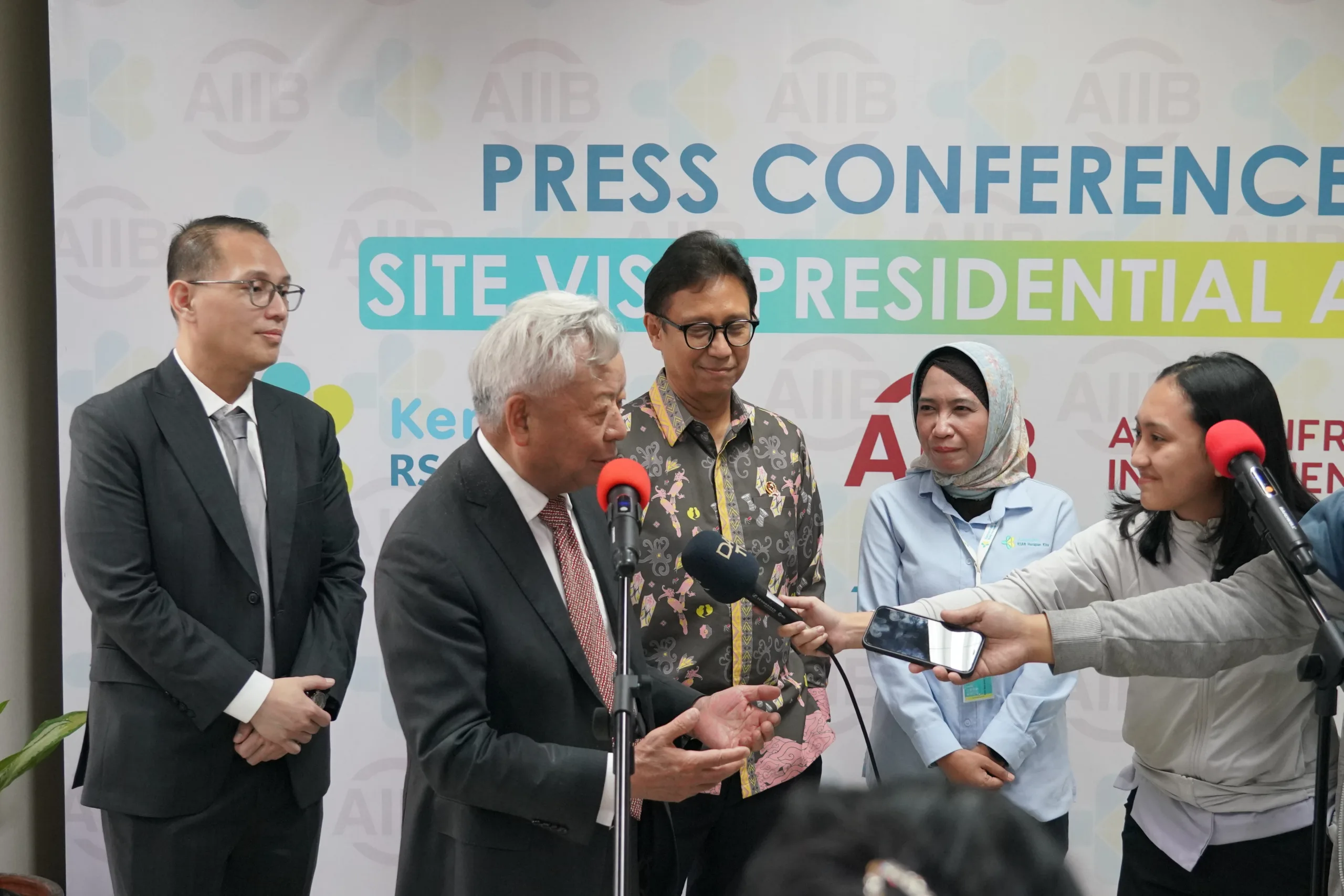 Kunjungan Menteri Kesehatan dan Presiden AIIB ke RSAB Harapan Kita